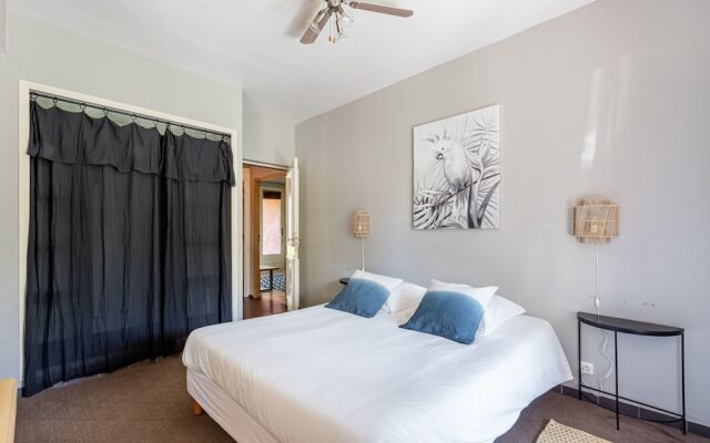 Lavish Holiday Home in La Croix-valmer With Swimming Pool