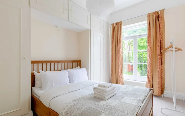 Roomy 3BD by Hampstead Heath!