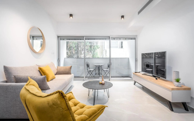 Stunning 1 BDR with balcony on Sheinkin st