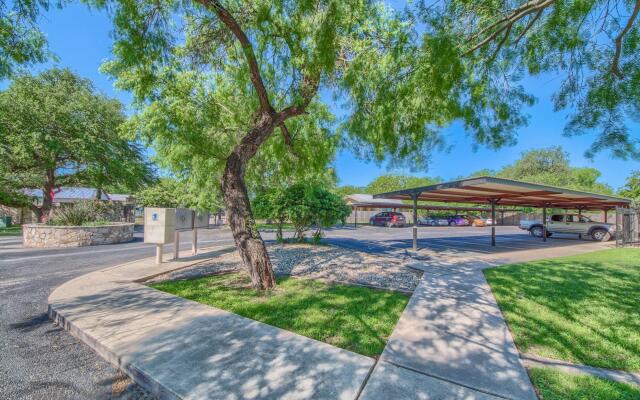 Seele Street River Retreat SS B11