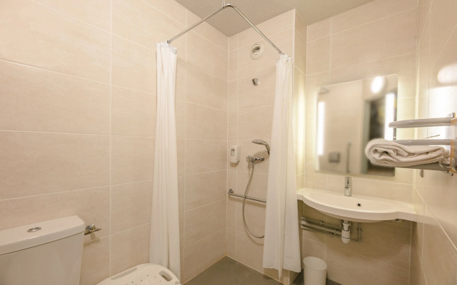 B&B HOTEL Poitiers (1)