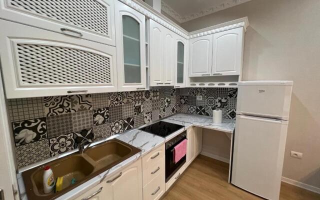 Leti Apartaments 21 Dhjetori Sc