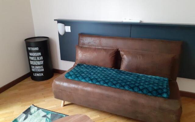 Gira Guest House