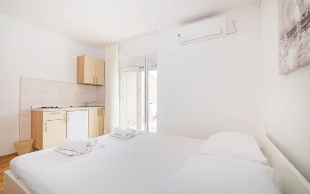 Studio Apartments Near Center 4