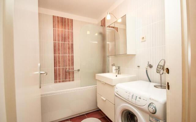 Hendrix Bridge Apartment