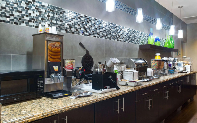 La Quinta Inn & Suites by Wyndham Pearsall