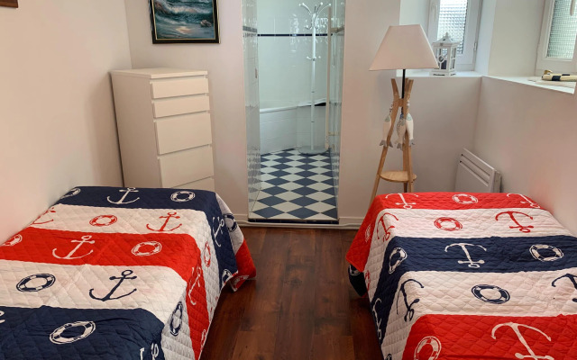 Duplex apartment in a prime seafront location, Treboul, Douarnenez