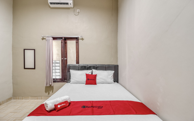 RedDoorz near AAU Adisucipto Yogyakarta