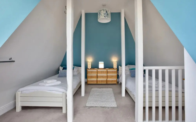 The Tower, 5 Corisande Manor