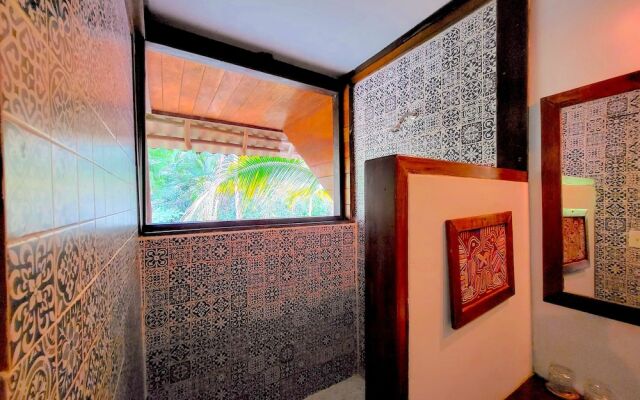 Casa Cayuco Eco-Adventure Lodge