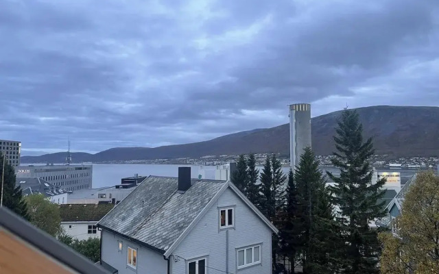 Arctic Skyview Retreat in Tromso - With Parking