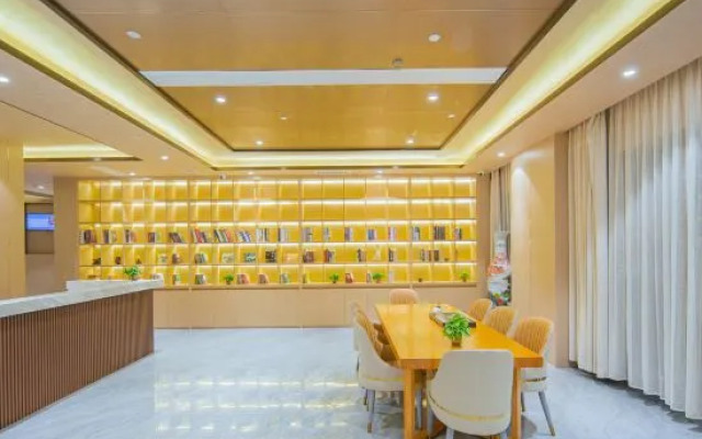 Qinlu Hotel (Nanchang West Railway Station International Expo City)