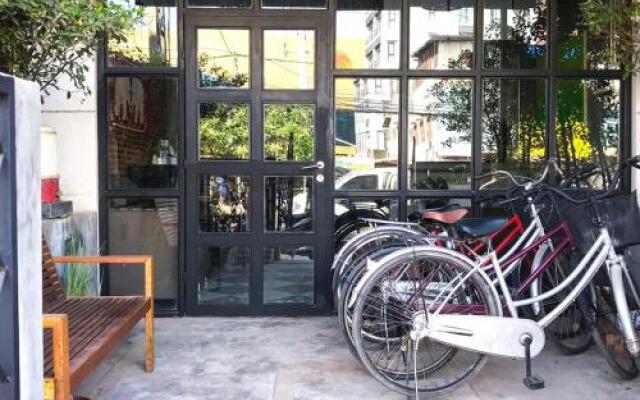 Lao Huk Bed and Cafe - Hostel