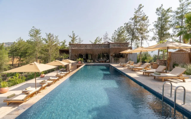 Izz Getaway – Adults Only