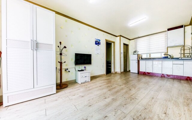 Boryeong Paradise Pension Motel