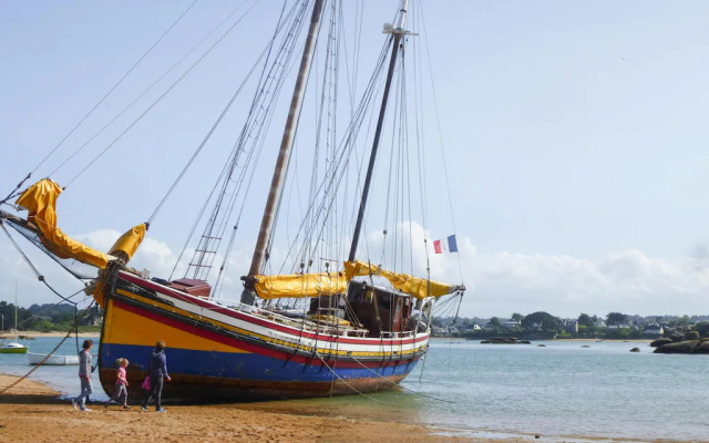 Semi-detached Houses, Etables-sur-mer