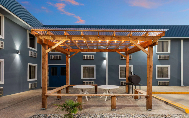 Super 8 by Wyndham Buffalo