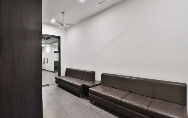 OYO 3243 Hotel Aditya Gir