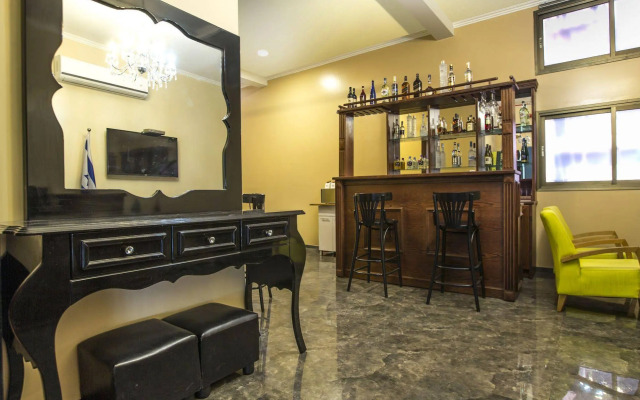 Laguardia Hotel