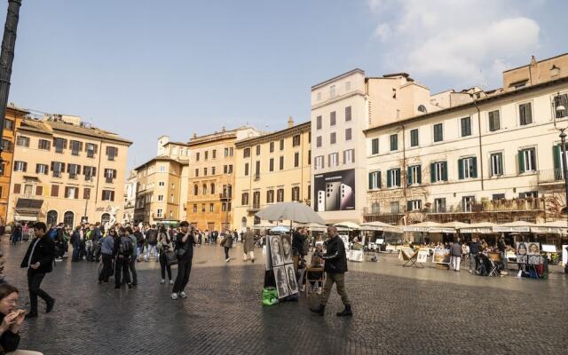 Caden Splace - Dbalconycollection at Piazza Navona