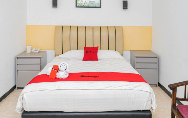 RedDoorz Plus @ Cibogo Puncak 3