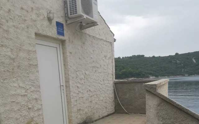 More - sea Front - SA1