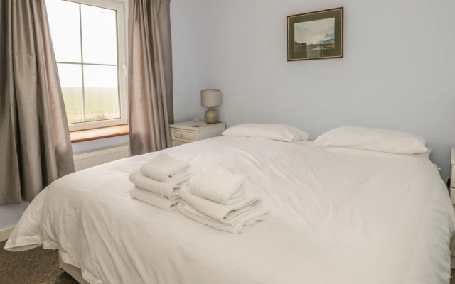 2 Park Nook Close