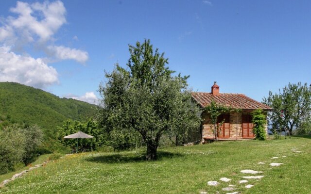 Stylish Holiday Home in Castelnuovo dei Sabbioni With Pool