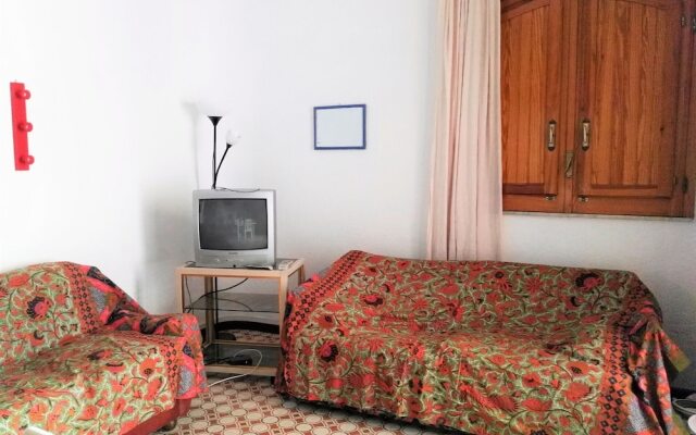 Comfortable Apartment In Giardini Naxos With Garden