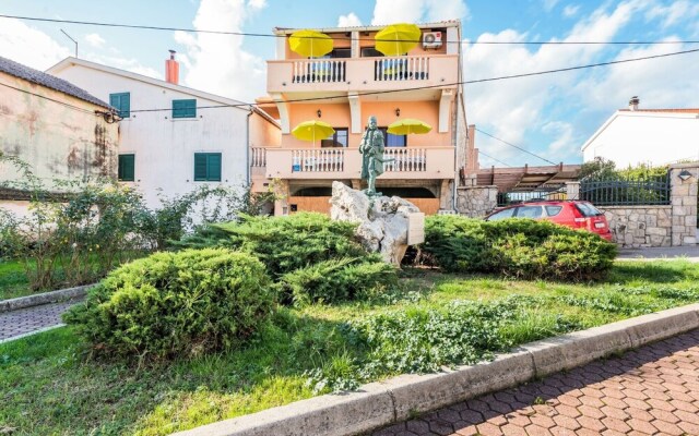 Serene Holiday Home in Posedarje near Sea