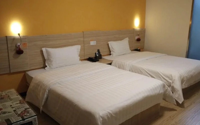 7 Days Inn (Yiyang Anhua Luoma Square)