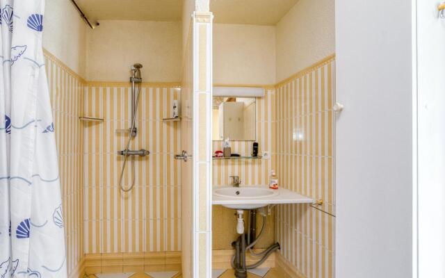 Garden-View Holiday Home in Dégagnac with Jacuzzi