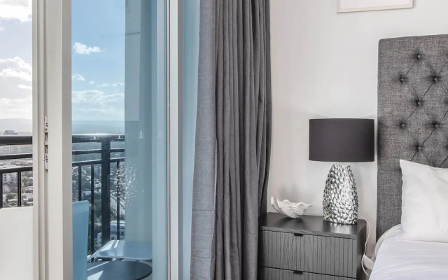 Towers of Chevron - Private Apartments