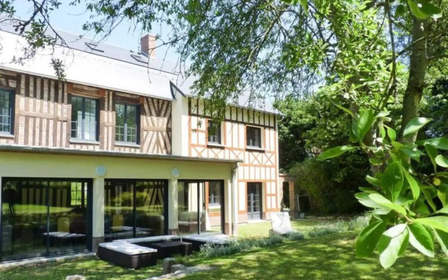 Townhouse Near Bay of Somme and Norman Beaches