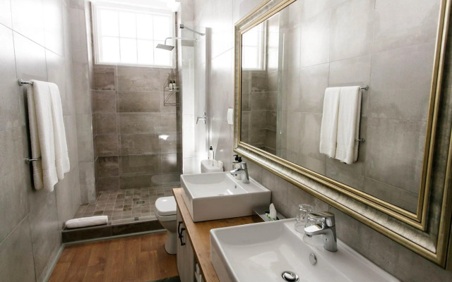 Queen’s Hotel by BON Hotels
