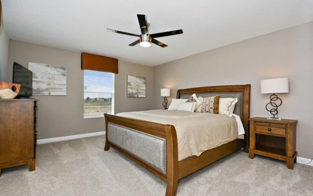 Amazing 5 Bedroom Home With Private Pool Home