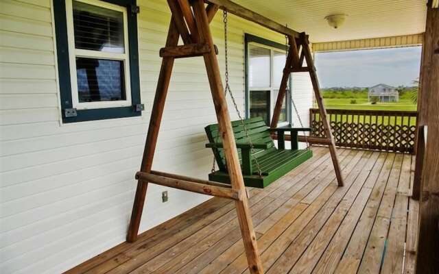 Spacious Retreat W/expansive Yard & Beach Access!