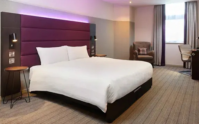 Premier Inn Bristol Parkway M32