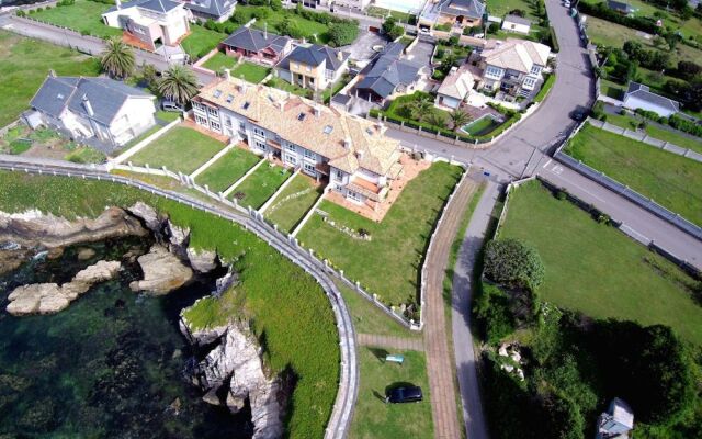 Adosado en 1a Línea.A 10 Kms de FOZ.