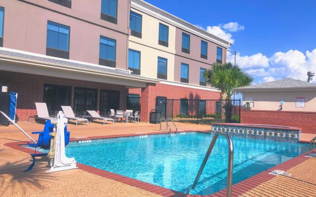 Holiday Inn Express & Suites Hearne, an IHG Hotel