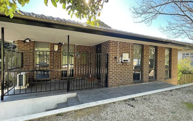 Maroondah 3BR Brick House
