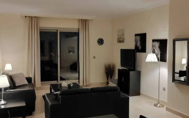Apartmentsleeps4-golfclub-freeparking-bbq-pool-ac