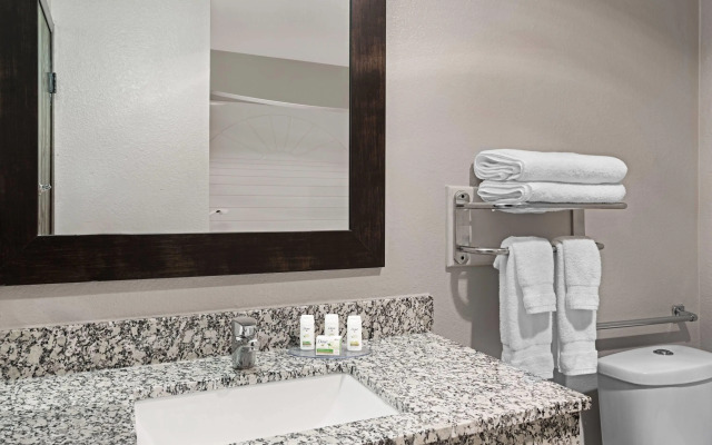 Ramada by Wyndham Cedar Rapids South