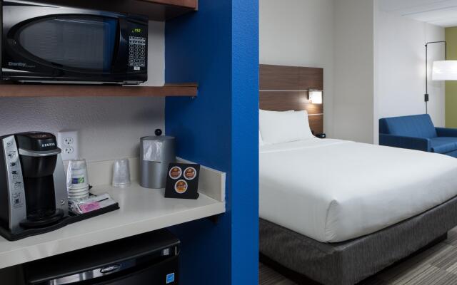 Holiday Inn Express & Suites Orlando at SeaWorld, an IHG Hotel