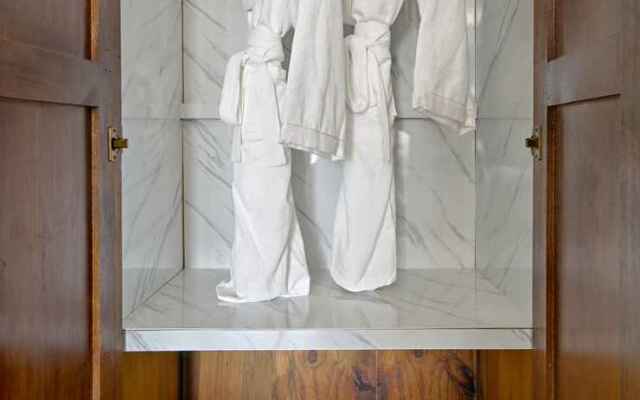 Celina Hotel & Apartment