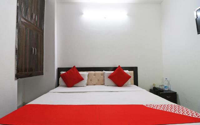 OYO 49486 Star Rooms