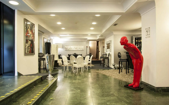 J Maluni City Hotel