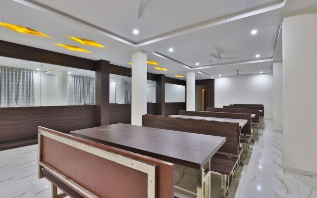 OYO 28444 Hotel Ab Apple