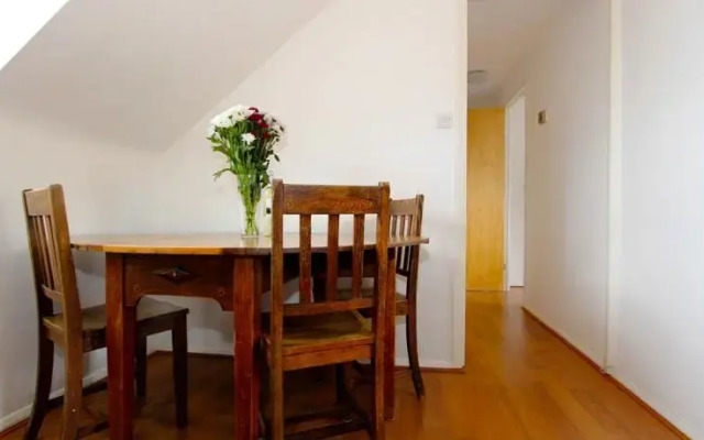 Wimbledon Sports Apartment