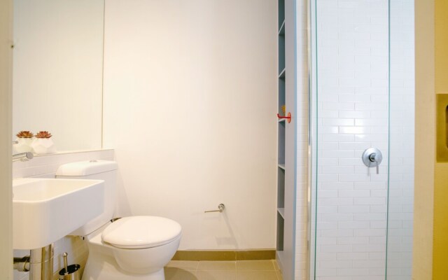 Melbourne CBD Designed 1 Bedroom Apartment by KozyGuru